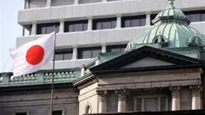 رئيس الوزراء الياباني يدافع عن قرارت البنك المركزي