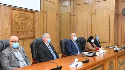 محافظ قنا : ٨ مدن تتسلم شهادات اعتماد ايصالات السداد المميكنة