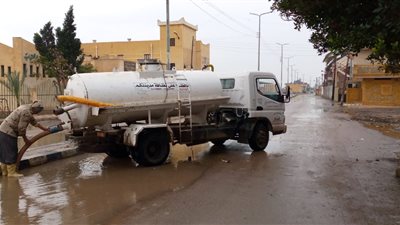 لليوم الرابع على التوالي.. استمرار كسح مياه الأمطار في كفر الشيخ (صور)