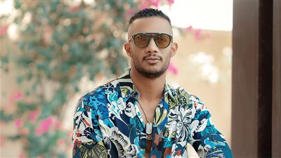 الفنان محمد رمضان نائم بين التماسيح من كواليس مسلسل 