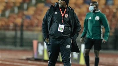 موسيماني يجتمع بجهازه المعاون قبل مواجهة سيمبا