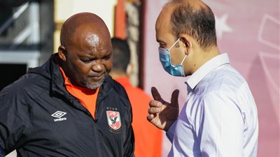 طبيب الأهلي يطئمن على ثنائي المريخ السوداني