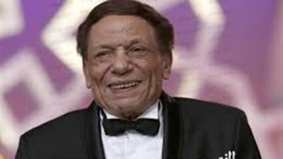 الزعيم عادل إمام يكشف حقيقة تصويره لمذكراته صوت وصورة لعمل فني