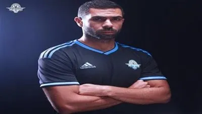 الأهلي يصدم أحمد فتحي بهذا القرار