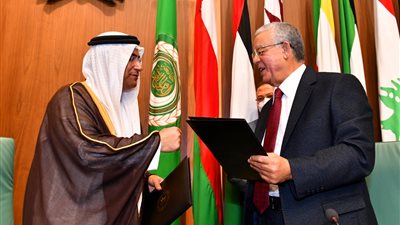  رئيسا النواب والبرلمان العربي يوقعان برتوكولاً للتعاون 