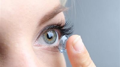 العدسات اللاصقة رخيصة الثمن تصيبك بالكوارث.. أبرزها العمى!