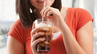 6 أطعمة تسبب أضرار كبيرة لجهاز الكبد.. منها المشروبات الغازية!