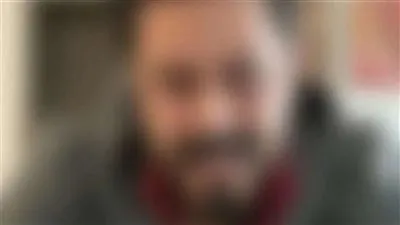 فنان شهير يثير ضجة بعد إصابته بـ