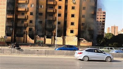 جيران عقار فيصل المحترق يطالبون بالرجوع لمنازلهم: إحنا في الشارع (فيديو)