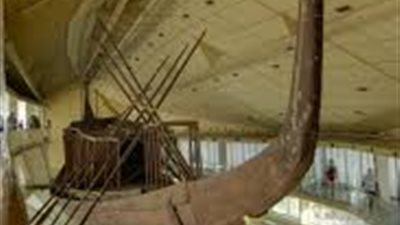 مناقشات تمهيدية لنقل مركب خوفو من الأهرامات إلى المتحف الكبير 