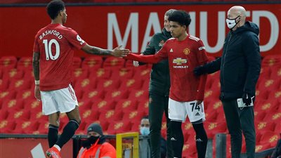 مانشستر يونايتد ينافس ليفربول على نجم ليدز