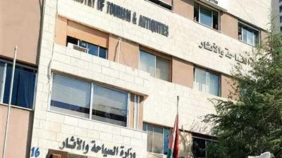 مصادر: وزير السياحة والآثار يطيح بعدد كبير من القيادات قبل النقل 