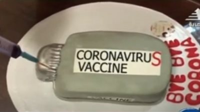 شاهد.. فتاة توزع 