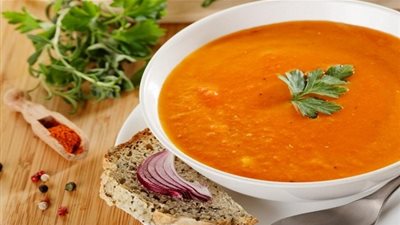 منها العدس.. أطعمة ومشروبات تساعد على تدفئة الجسم في ظل برودة الطقس