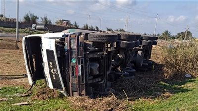 انقلاب سيارة محملة  بـ