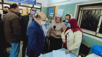 بعد تفقده للعديد من المستشفيات.. رئيس حي عين شمس يشدد على توفير كافة الراحة للمرضى