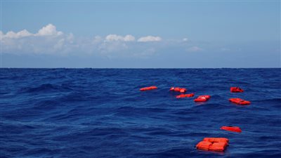 البحرية الليبية تنقذ 181 مهاجرًا كانوا في طريقهم نحو الشواطئ الأوروبية