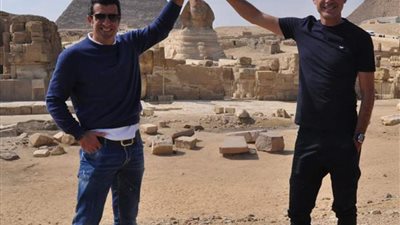 شاهد.. فيجو وكارلوس ونجوم كرة عالميين بأهرامات الجيزة