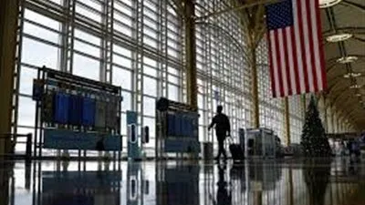 عالم أوبئة ينصح الصين والولايات المتحدة برفع حظر السفر إذا حققتا مناعة القطيع