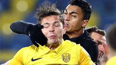 عاجل.. مصطفي محمد يتعرض للطرد مع جالطة سراي (فيديو)