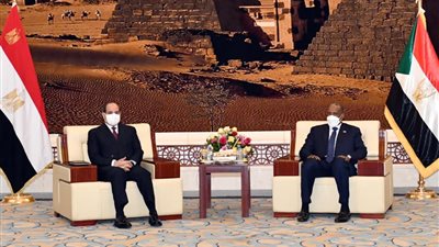 أجرى مباحثات مع رئيس مجلس السيادة ورئيس الوزراء.. تفاصيل زيارة السيسي للسودان