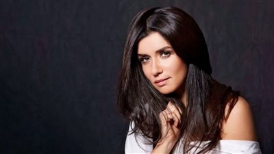 آخرهم غادة عادل.. قائمة بأحدث المشاهير المصابين بكورونا