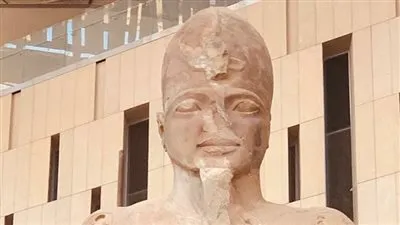 شاهد.. تمثال 