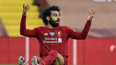 بالأسماء.. 4 نجوم مرشحين لخلافة ثلاثي ليفربول