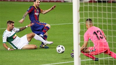 قائمة رباعية من لابورتا لإقناع ميسي بالبقاء