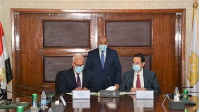 توقيع عقد بين محافظتي الإسماعيلية وبورسعيد مع 