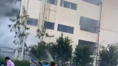 السيطرة على حريق مصنع الملابس بالعبور