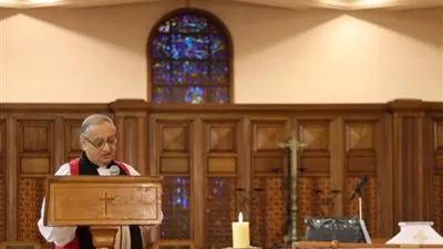 رئيس الأسقفية يرسم خادم علماني ويمنح سر المعمودية لطفل 