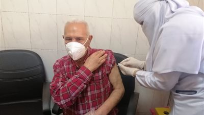 الآثار الجانبية وطرق التعامل معها.. معلومات يجب أن تعرفها عن لقاح كورونا