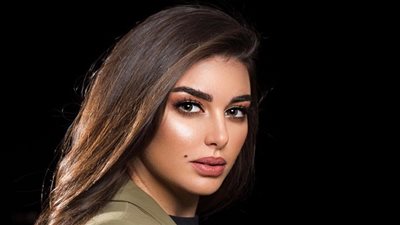 عباءة ياسمين صبري تضعها على صدارة جوجل