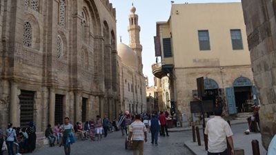 خبير يضع روشتة لتطوير شارع المعز سياحيًا وتراثيًا  