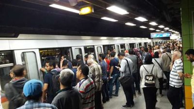 بعد رصد واقعة التحرش بفتاة.. إجراءات مشددة من المترو لمواجهة المتحرشين