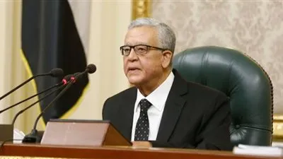 رئيس البرلمان يطالب النواب بالالتزام في أماكنهم: 