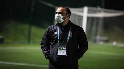 الأهلي يرتدي الزي الأساسي أمام فيتا كلوب