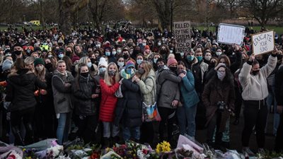 سكان لندن يواصلون الاحتجاج على الشرطة بعد مقتل سارة إيفرارد