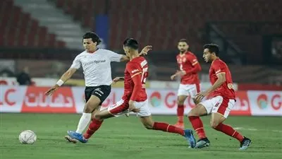 الأهلي يرفع شعار 