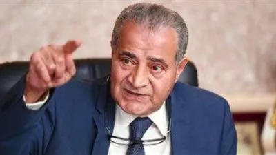 نائب لوزير التموين: رغيف الخبز تحول لونه إلى الأسود.. والأخير يرد