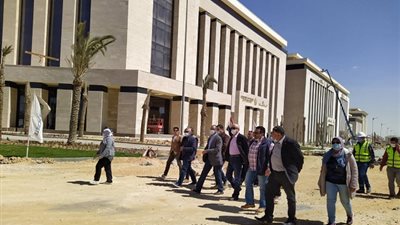 مسئولو الإسكان يتفقدون أعمال تنفيذ مشروعات المرافق بالعاصمة الإدارية الجديدة