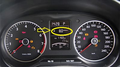 خبراء يقدمون نصائح لخفض معدل استهلاك الوقود في السيارة