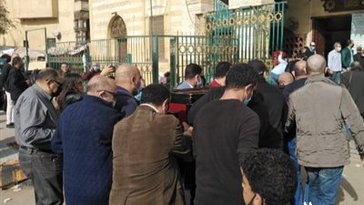 وصول جثمان المخرج رائد لبيب مسجد السيدة نفيسة لصلاة الجنازة