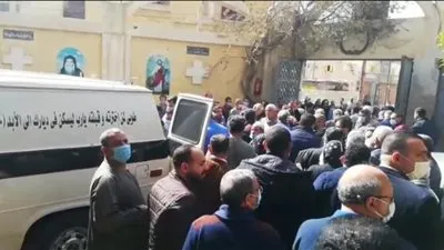 تشييع جثمان الفنان العالمي عادل نصيف رائد الأيقونات القبطية في البحيرة (صور)