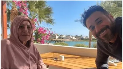 أحمد السعدني يهنئ والدته بعيد الأم.. فماذا قال؟