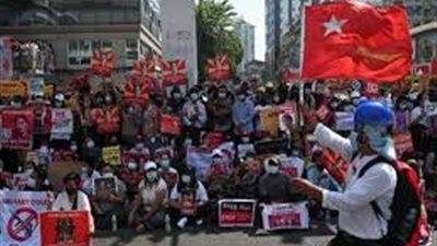 متظاهرو ميانمار يعبرون عن استيائهم من تحذير المجلس العسكري 