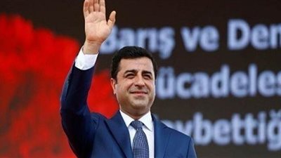 زعيم كردي يستغيث من داخل السجون التركية