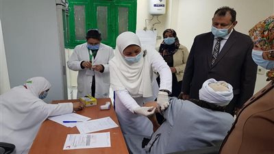 إلى أين وصلت حملات تطعيم كبار السن بلقاح كورونا؟