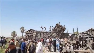 التفاصيل الكاملة لحادث قطارى سوهاج.. السكة الحديد: مجهولون فتحوا بلف الخطر 